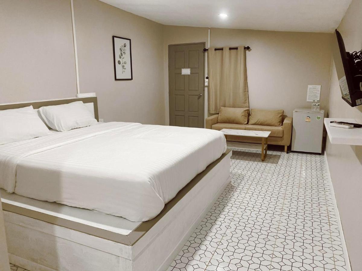 Juni House Chumphon Bed & Breakfast Exterior foto