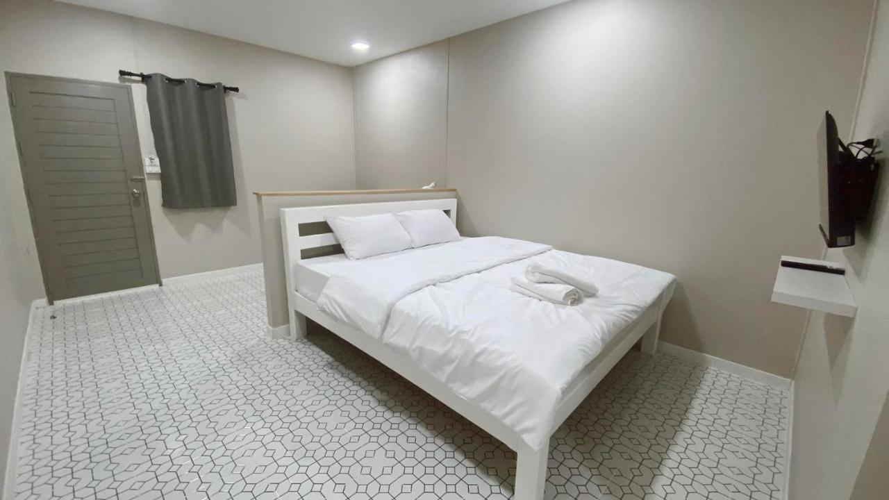 Juni House Chumphon Bed & Breakfast Exterior foto
