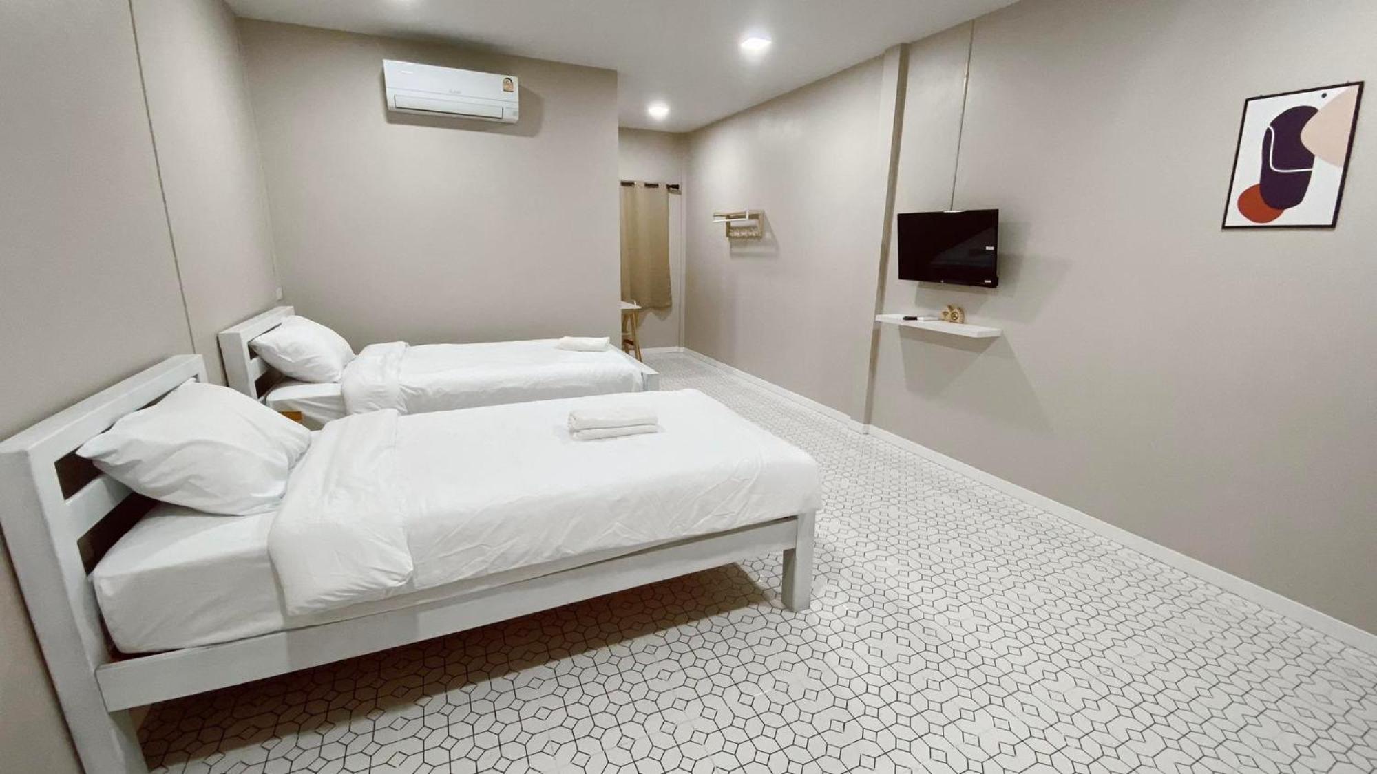 Juni House Chumphon Bed & Breakfast Exterior foto