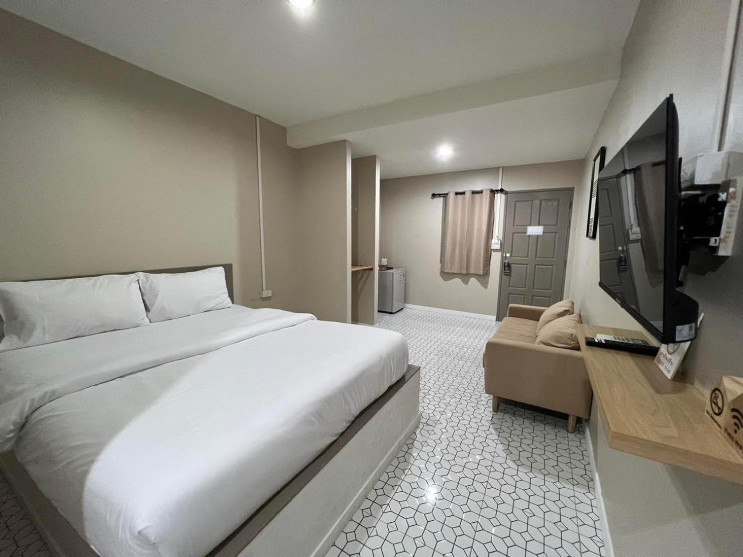 Juni House Chumphon Bed & Breakfast Exterior foto