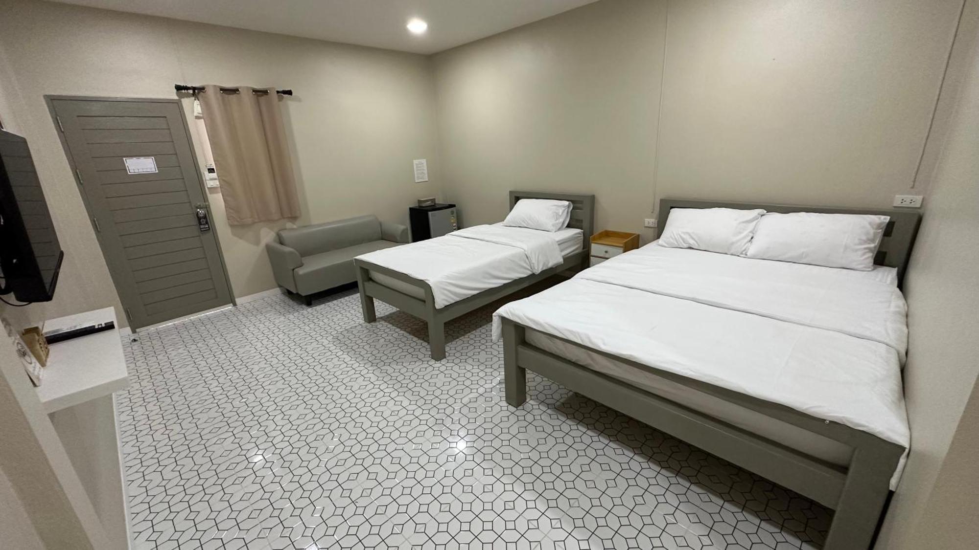 Juni House Chumphon Bed & Breakfast Exterior foto