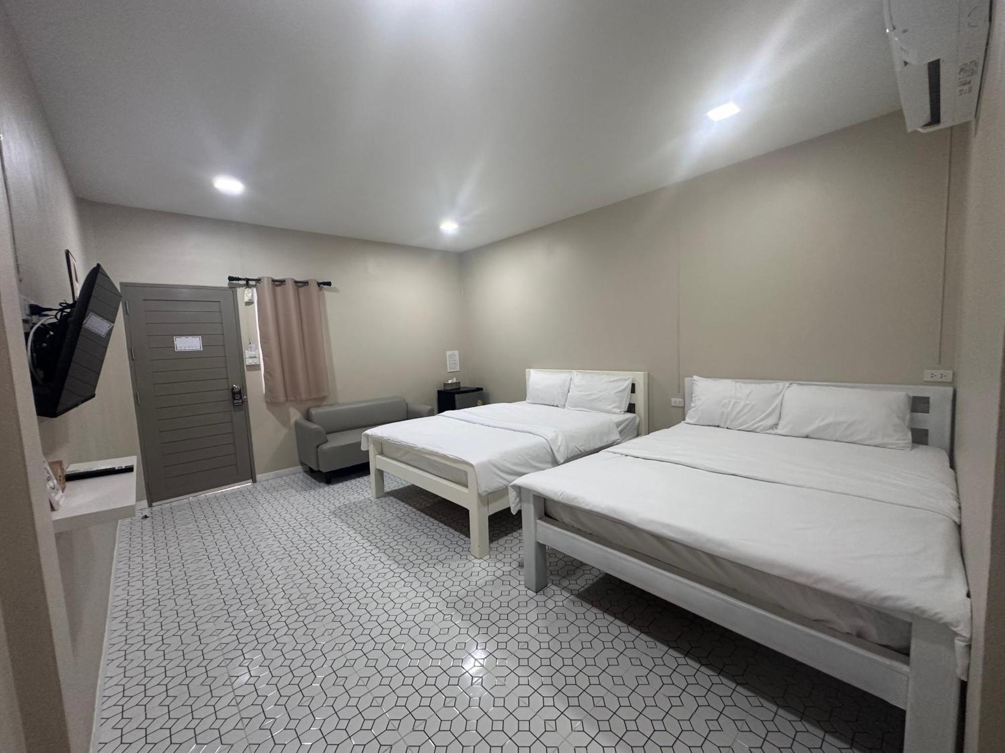Juni House Chumphon Bed & Breakfast Exterior foto